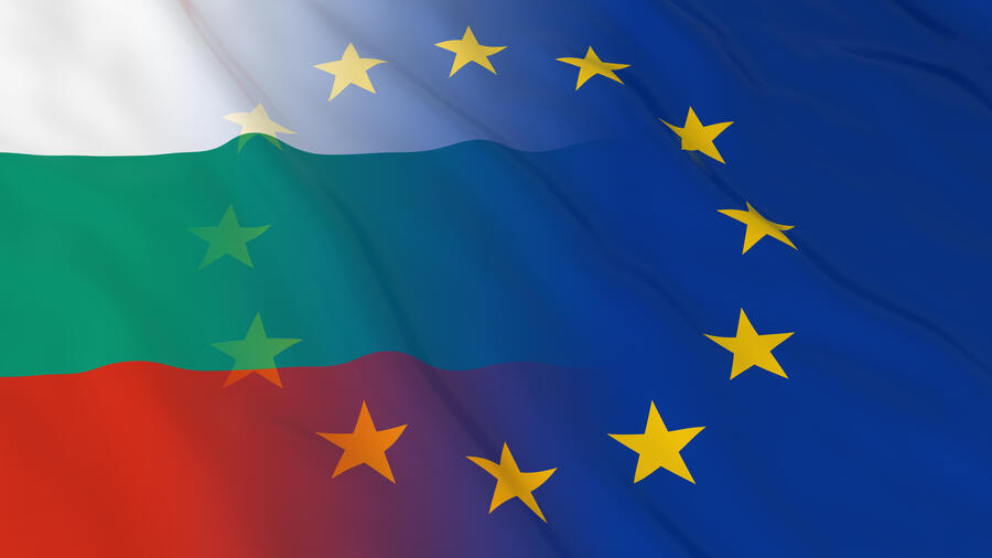 EU and Bulgarian flags